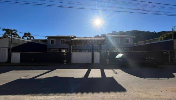 Casa em leilão em Nova Friburgo - RJ — Casa, em Condomínio, 1 Vaga(S) de Garagem