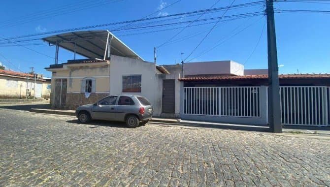 Foto 1 de 5: Casa em leilão em Formiga - MG — Casa, Padrão, 1 Vaga(S) de Garagem
