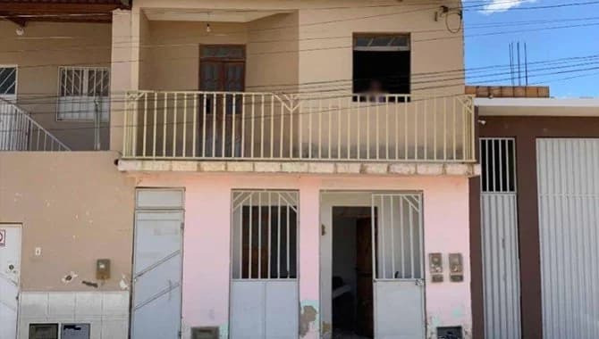 Foto 1 de 2: Casa em leilão em Irecê - BA — Casa 56 m² - Recanto das Árvores - Irecê - BA