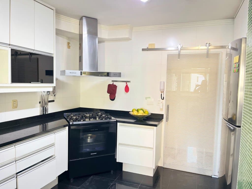 Foto 16 de 22: Apartamento em leilão em Guarujá - SP — Apartamento 182 m² com 02 vagas (próx. à Praia das Pitangueiras) - Barra Funda - Guarujá - SP