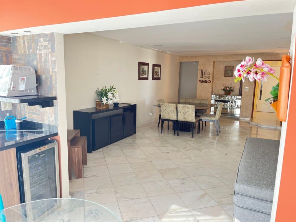 Foto 9 de 22: Apartamento em leilão em Guarujá - SP — Apartamento 182 m² com 02 vagas (próx. à Praia das Pitangueiras) - Barra Funda - Guarujá - SP