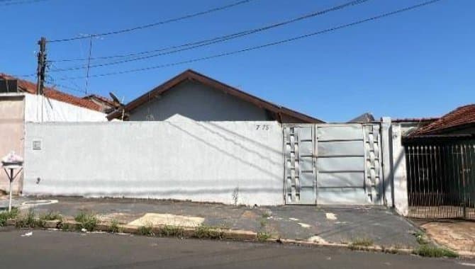 Foto 1 de 6: Casa em leilão em Bauru - SP — Casa, Padrão, 1 Vaga(S) de Garagem