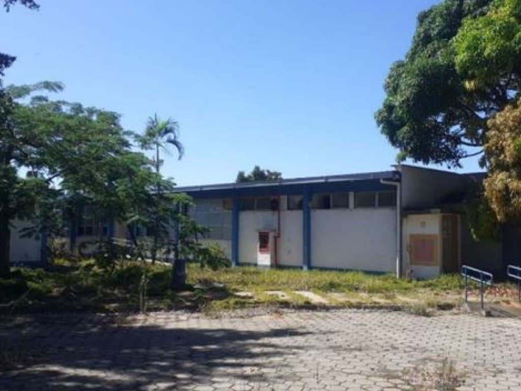 Foto 11 de 26: Terreno em leilão em Macaé - RJ — Área de 33.800 m² com 2.615 m² de construção - Granja dos Cavaleiros - Macaé - RJ