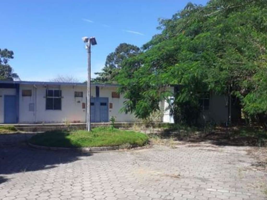 Foto 12 de 26: Terreno em leilão em Macaé - RJ — Área de 33.800 m² com 2.615 m² de construção - Granja dos Cavaleiros - Macaé - RJ