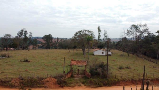 Foto 1 de 8: Area Rural em leilão em Sarapuí - SP — Imóvel Rural 54.717 m² (Sítio Novo Oriente) - Tavares - Sarapuí - SP