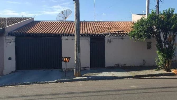Foto 1 de 17: Casa em leilão em Guaiçara - SP — Casa, Padrão, 0 Vaga(S) de Garagem