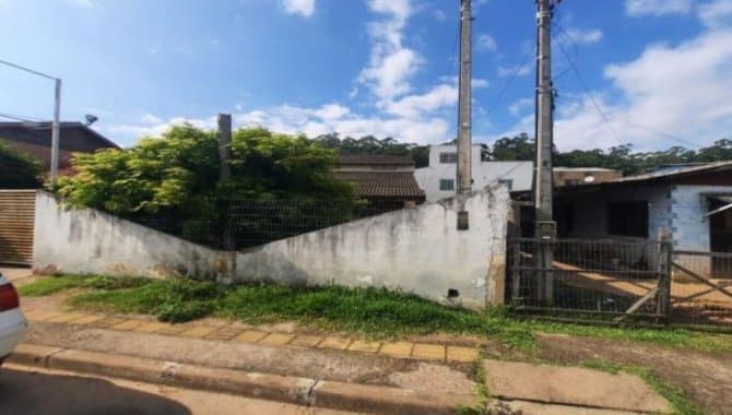 Foto 1 de 2: Casa em leilão em Esteio - RS — Casa 114 m² - Esteio-RS - Av. Érico Veríssimo, 268 - Liberdade