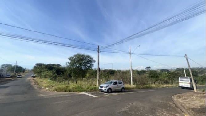 Foto 1 de 2: Casa em leilão em Catanduva - SP — Chácara 5.130 m² - Catanduva-SP - Rua Poços de Caldas - Chácara 01 da Qd. H - Jardim Souza