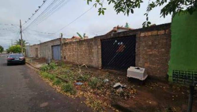 Foto 2 de 3: Casa em leilão em Uberaba - MG — Casa 37 m² - Pacaembu II - Uberaba - MG