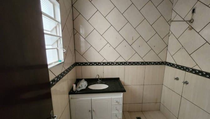 Foto 32 de 35: Casa em leilão em Tupã - SP, bairro Vila Bandeirantes — Casa, Padrão, 1 Vaga(S) de Garagem