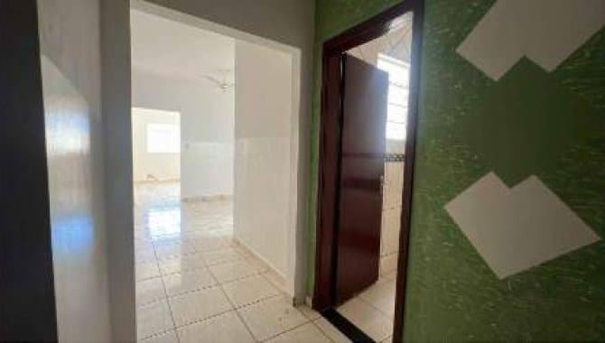 Foto 14 de 35: Casa em leilão em Tupã - SP, bairro Vila Bandeirantes — Casa, Padrão, 1 Vaga(S) de Garagem