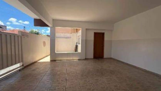 Foto 11 de 35: Casa em leilão em Tupã - SP, bairro Vila Bandeirantes — Casa, Padrão, 1 Vaga(S) de Garagem