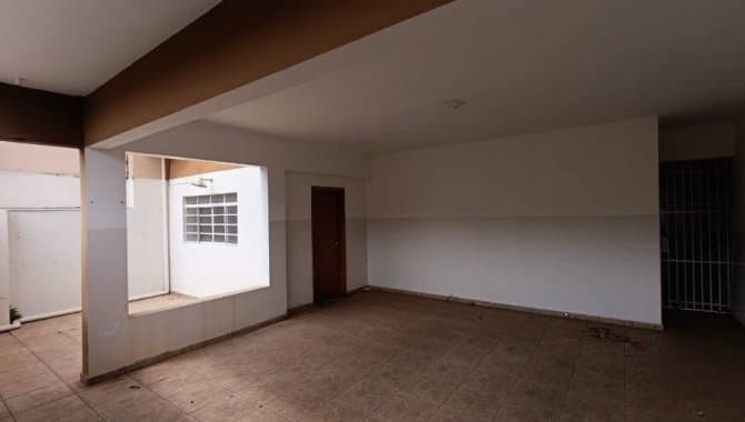 Foto 30 de 35: Casa em leilão em Tupã - SP, bairro Vila Bandeirantes — Casa, Padrão, 1 Vaga(S) de Garagem