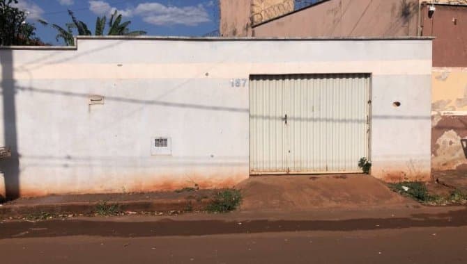 Foto 1 de 27: Casa em leilão em Ituiutaba - MG, bairro Lagoa Azul II — Casa 76 m² - Lagoa Azul II - Ituiutaba - MG