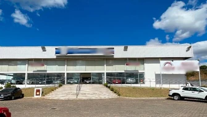 Foto 1 de 17: Comercial em leilão em São João Del Rei - MG, bairro Vila São Vicente — Imóvel Comercial 1.786 m² (construção) e 8.316 m² (terreno) - Vila São Vicente - São João Del Rei - MG