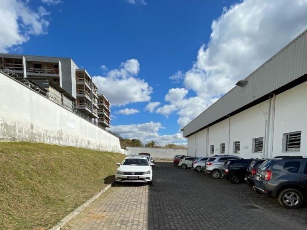 Foto 16 de 17: Comercial em leilão em São João Del Rei - MG, bairro Vila São Vicente — Imóvel Comercial 1.786 m² (construção) e 8.316 m² (terreno) - Vila São Vicente - São João Del Rei - MG