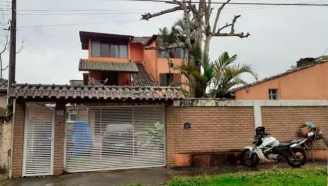 Foto 1 de 16: Casa em leilão em Ubatuba - SP, bairro Praia do Sape — Direitos sobre Casa no Litoral 280 m² (10 cômodos) - Praia do Sapê - Ubatuba - SP