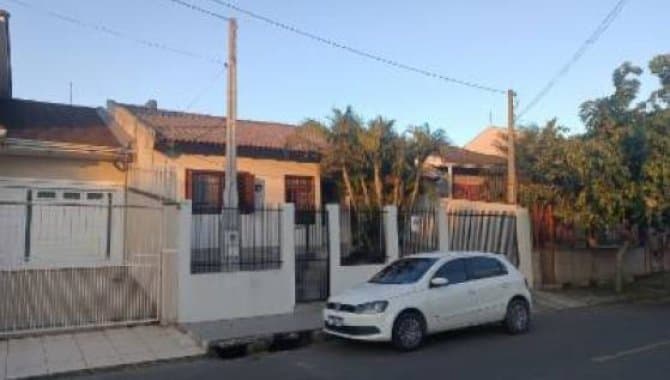 Foto 3 de 3: Casa em leilão em Cachoeirinha - RS, bairro Parque da Matriz — Casa 126 m² - Parque da Matriz - Cachoeirinha - RS