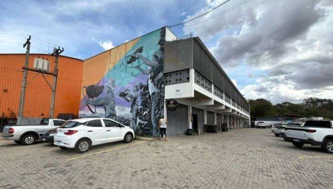 Foto 1 de 3: Comercial em leilão em Ubarana - SP — Prédio Comercial 1.120 m² - Bragança Paulista-SP - Av. dos Imigrantes, 6.685 - Uberaba