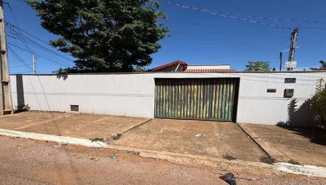 Foto 1 de 2: Casa em leilão em Guapó - GO — Casa 64 m² - Guapó-GO - Rua RB-07, esquina com a Rua Nerópolis - Lt. 04 da Qd. 02 - Residencial Buritis