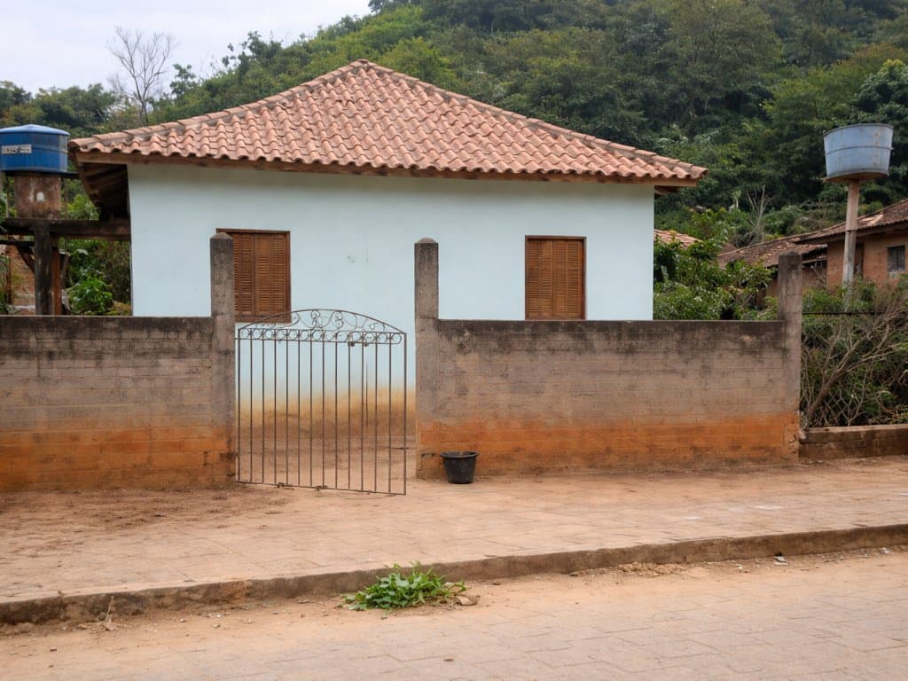 Foto 2 de 2: Casa em leilão em Mutum - MG, bairro Roseiral — Casa em Terreno de 300 m² - Roseiral - Mutum - MG