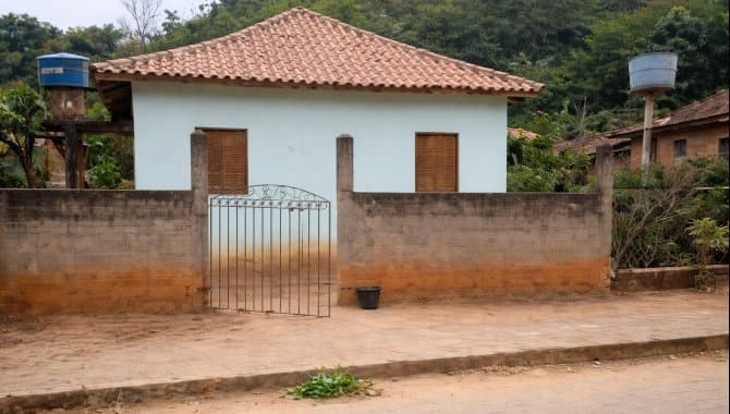 Foto 1 de 2: Casa em leilão em Mutum - MG, bairro Roseiral — Casa em Terreno de 300 m² - Roseiral - Mutum - MG