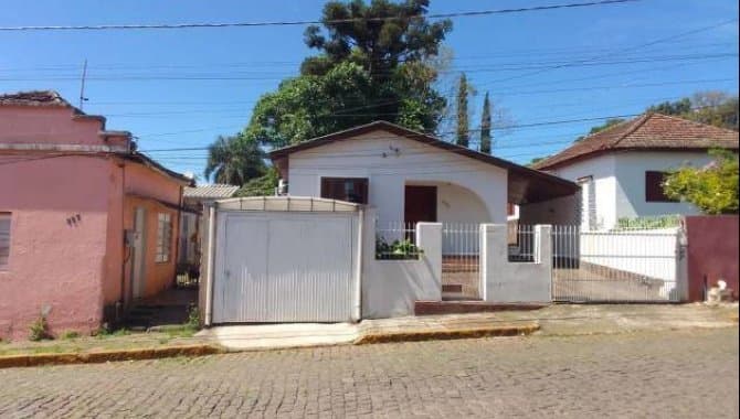 Foto 1 de 61: Casa em leilão em Cachoeira Do Sul - RS, bairro Carvalho — Casa 93 m² - Carvalho - Cachoeira do Sul - RS