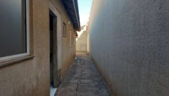 Foto 9 de 37: Casa em leilão em Itumbiara - GO, bairro Jardim Europa — Casa em Condomínio 68 m² (01 vaga) - Jardim Europa - Itumbiara - GO
