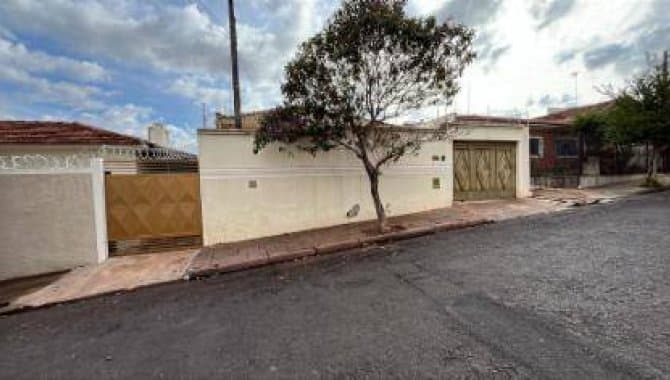 Foto 2 de 7: Casa em leilão em Araraquara - SP, bairro Laurini — Casa 132 m² - Laurini - Araraquara - SP