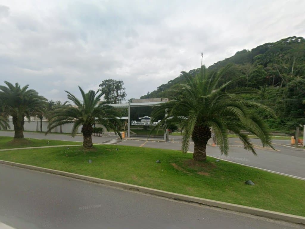 Foto 2 de 3: Terreno em leilão em Guarujá - SP — Terreno 1.196 m² (Lote 10 Quadra 03) - Residencial Marina Guarujá - Guarujá - SP