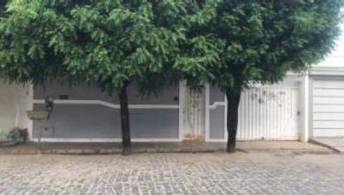 Casa em leilão em Santa Maria Da Vitória - BA, bairro Centro — Casa 249 m² - Centro - Santa Maria da Vitória - BA