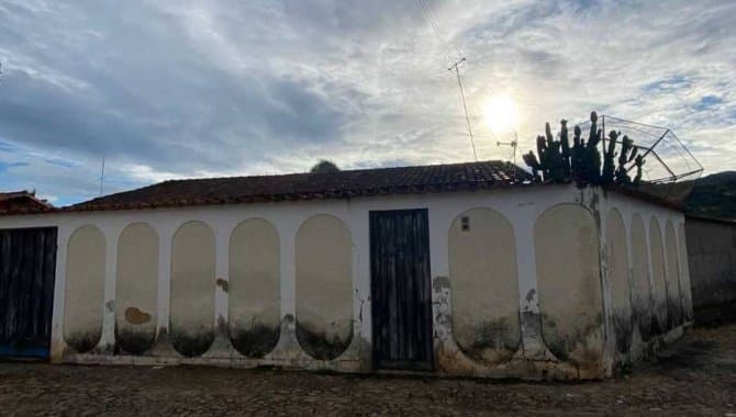 Foto 1 de 19: Casa em leilão em Grão Mogol - MG, bairro Centro — Casa 176 m² - Centro - Grão Mogol - MG