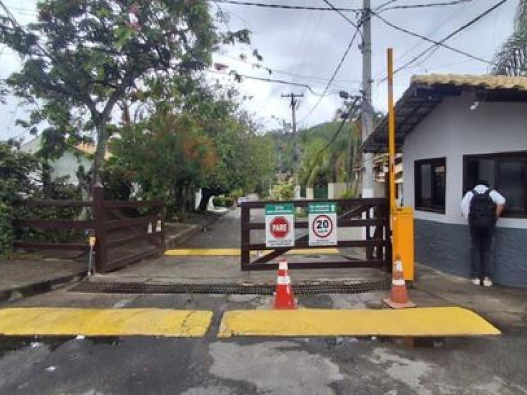 Foto 2 de 4: Casa em leilão em Niterói - RJ, bairro Itaipu — Casa em Condomínio com Área de 1.578 m² - Itaipu - Niterói - RJ