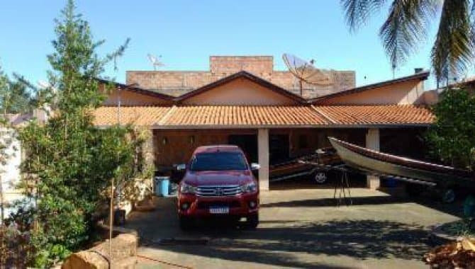 Casa em leilão em Fronteira - MG, bairro Centro — Casa em Condomínio 235 m² - Centro - Fronteira - MG