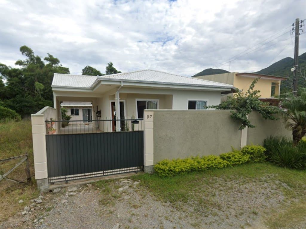 Foto 1 de 5: Casa em leilão em Palhoça - SC, bairro Praia de Fora — Casa 245 m² - Praia de Fora - Palhoça- RS