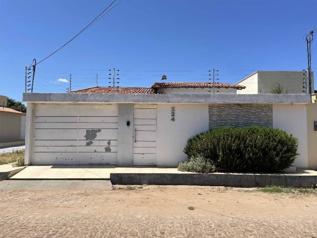Foto 1 de 31: Casa em leilão em Picos - PI, bairro Ipueiras — Casa 122 m² - Ipueiras - Picos - PI