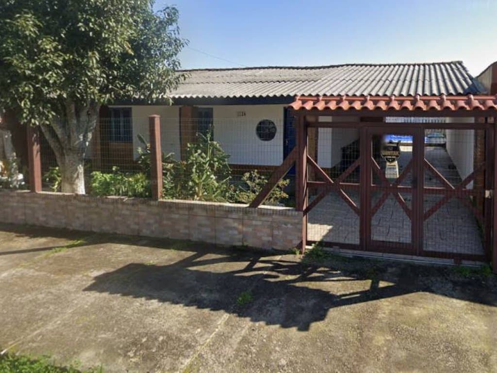 Foto 1 de 3: Casa em leilão em Balneário Pinhal - RS, bairro Praia do Pinhal — Casa, Padrão, 1 Vaga(S) de Garagem