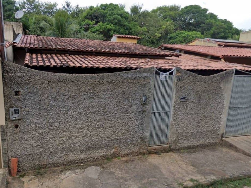 Foto 1 de 15: Casa em leilão em Leopoldina - MG, bairro Vale do Sol — Casa, Padrão, 1 Vaga(S) de Garagem
