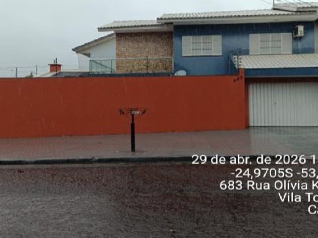 Casa em leilão em Cascavel - PR, bairro Neva — Casa 238 m² - Cascavel-PR - Rua Olívia Kucinski, 683 - Neva