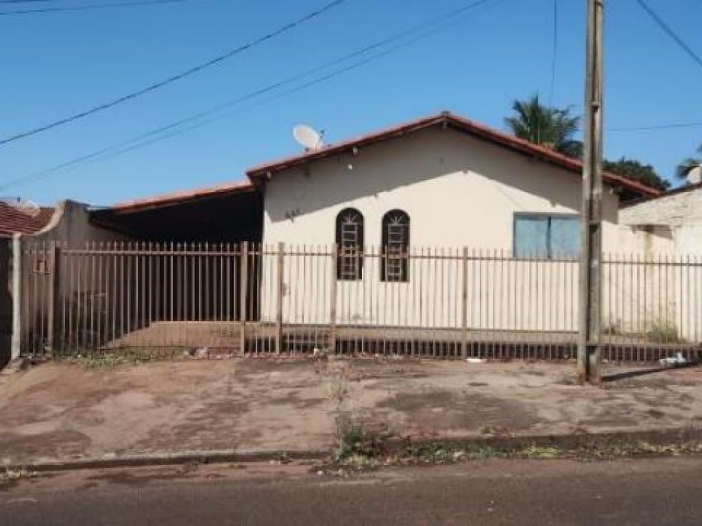 Casa em leilão em Ituiutaba - MG, bairro Vila Brasil — Casa 110 m² - Ituiutaba-MG - Av. Tiradentes, 541 - Vila Brasil
