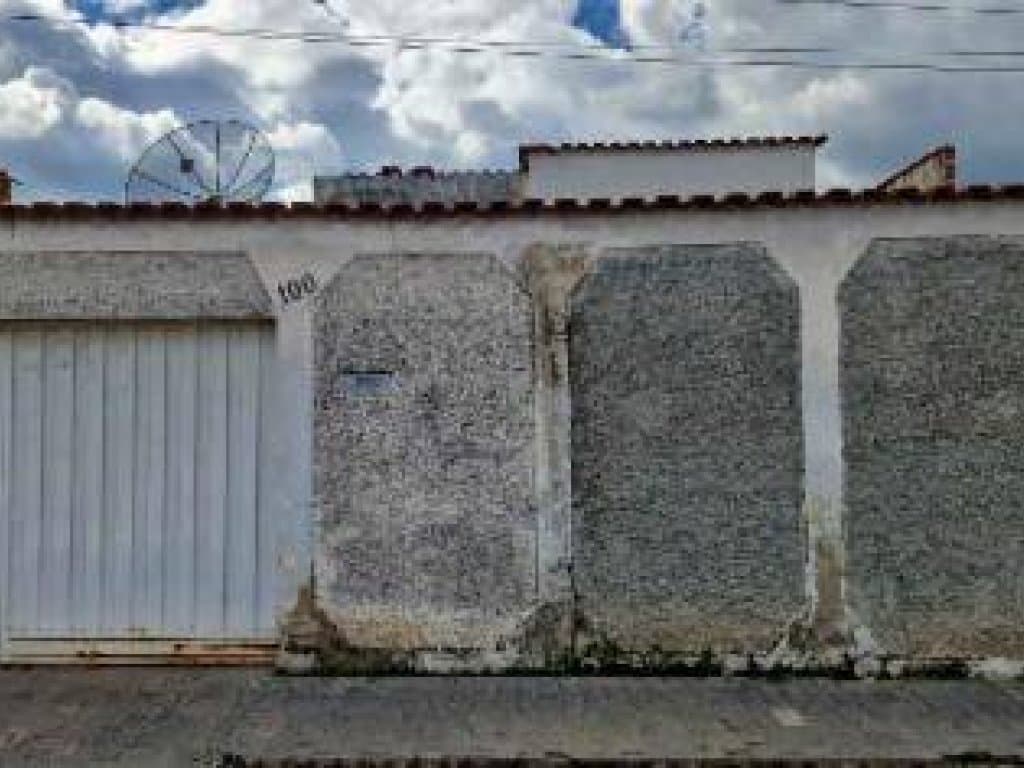 Foto 2 de 12: Casa em leilão em Cachoeira Paulista - SP, bairro Vila Carmem — Casa, Padrão, 1 Vaga(S) de Garagem
