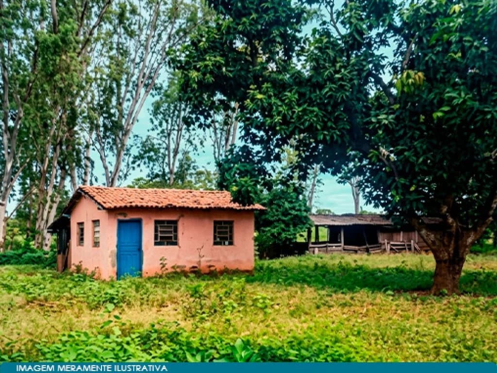 Foto 1 de 6: Area Rural em leilão em Flores De Goiás - GO — Imóvel Rural com Área de 256 ha (Fazenda Impoeira) - Flores de Goiás - GO