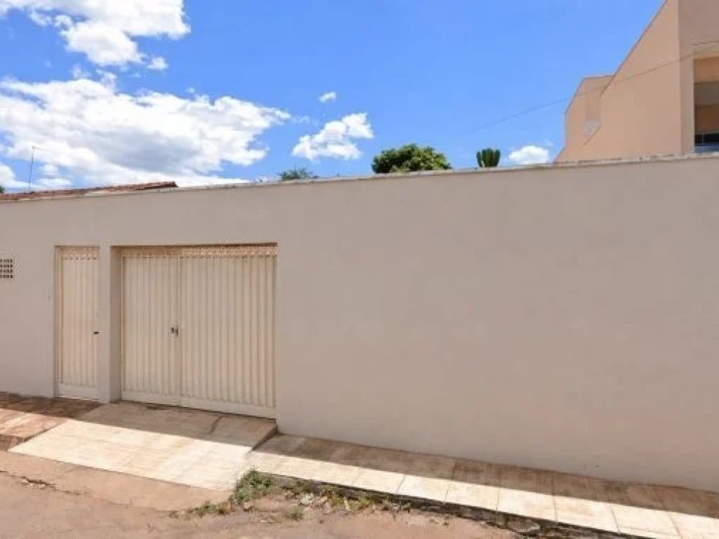 Foto 3 de 3: Casa em leilão em Inhumas - GO, bairro Anhanguera — Casa 215 m² - Anhanguera - Inhumas - GO