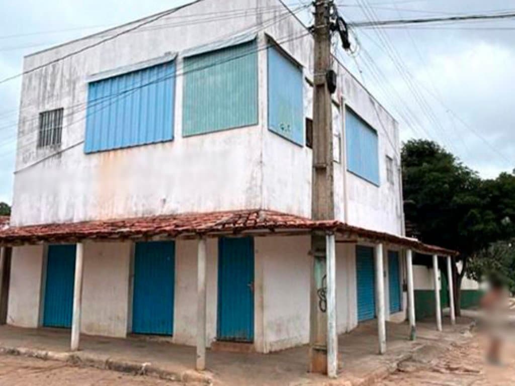 Imóvel em leilão em Grão Mogol - MG, bairro Vila Sítio — Imóvel Residencial e Comercial 215 m² - Grão Mogol-MG - Rua C, 06 - Vila Sítio