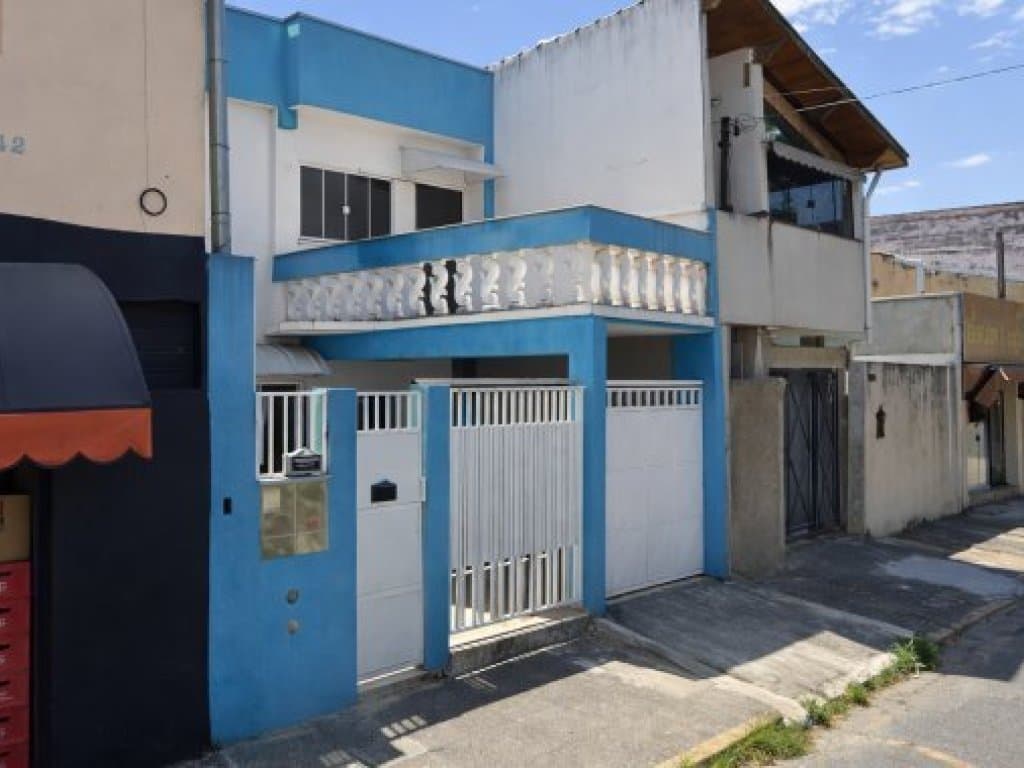 Foto 3 de 3: Casa em leilão em Guaratinguetá - SP — Casa 298 m² -  Parque Residencial Columbia - Guaratinguetá - SP