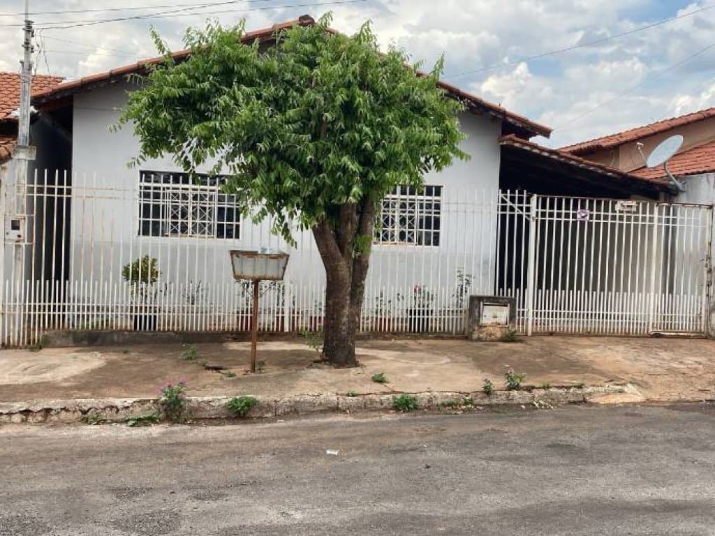 Foto 1 de 3: Casa em leilão em Iporá - GO, bairro São José — Casa 143 m² - São José - Iporá - GO