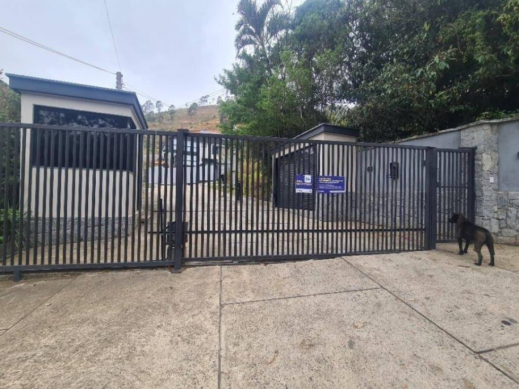 Foto 1 de 3: Terreno em leilão em Petrópolis - RJ, bairro Carangola — Terreno em Condomínio 892m² (Lt. 10) - Carangola - Petrópolis - RJ