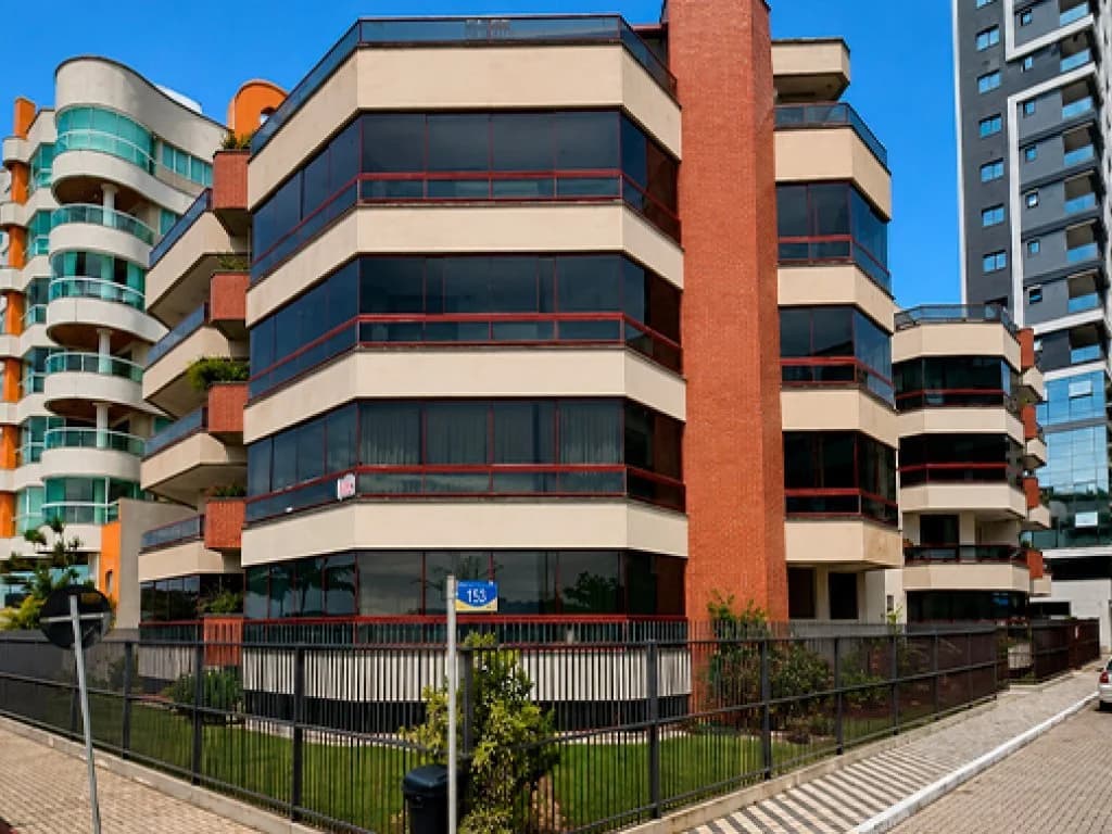 Foto 1 de 24: Apartamento em leilão em Itapema - SC, bairro Centro — Apartamento 106 m² de área total (Condomínio frente à praia) - Centro - Itapema - SC