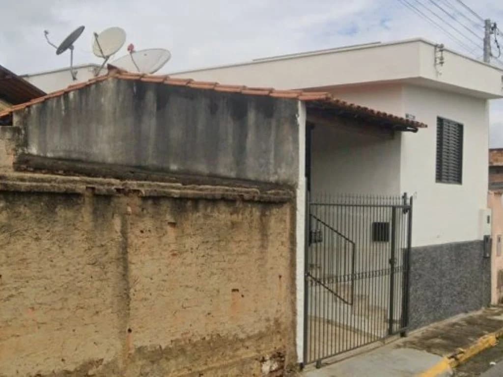 Foto 2 de 3: Casa em leilão em Piumhi - MG, bairro J K — Casa 68 m² - J.K - Piumhi - MG