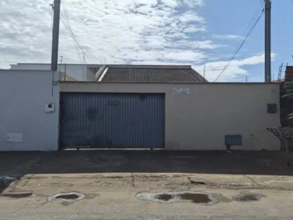 Casa em leilão em Trindade - GO, bairro Vila Maria — Casa 96 m² - Trindade-GO - Rua 29, 109 - Casa 02 do Condomínio Residencial Castro Melo III - Vila Maria